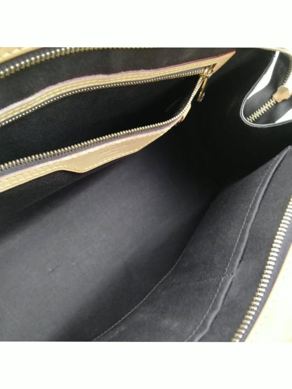 Authentic Louis Vuitton Brea MM Vernis Amarante Satchel Bag - Picture 8 of 9